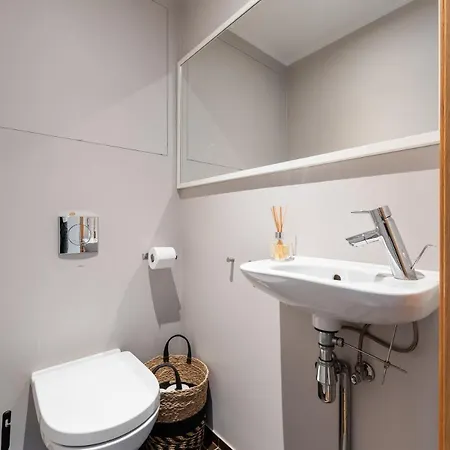 2br, Parking Included, Wi-fi, Next To Old Town Lägenhet