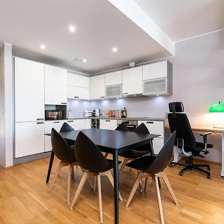 2br, Parking Included, Wi-fi, Next To Old Town Lägenhet Tallinn