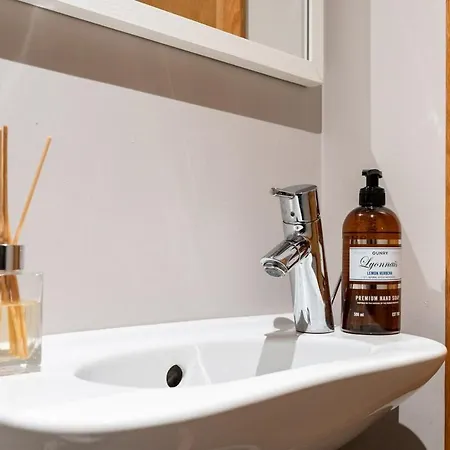 아파트 2br, Parking Included, Wi-fi, Next To Old Town *